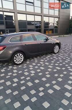 Универсал Opel Astra 2012 в 