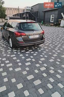 Универсал Opel Astra 2012 в 