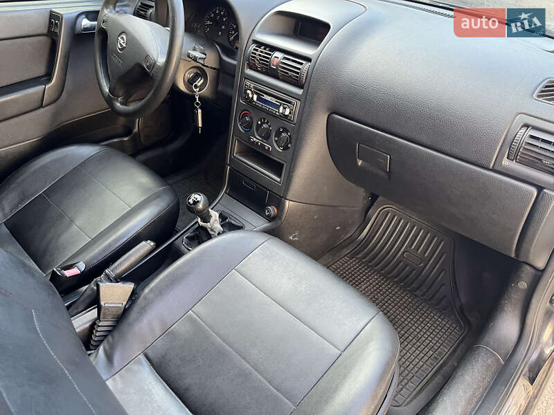 Седан Opel Astra 2003 в Києві