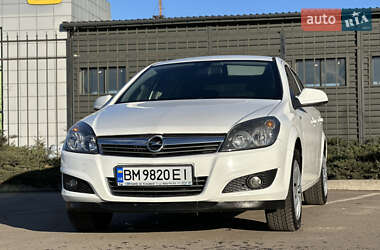 Хэтчбек Opel Astra 2013 в 