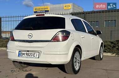 Хэтчбек Opel Astra 2013 в 
