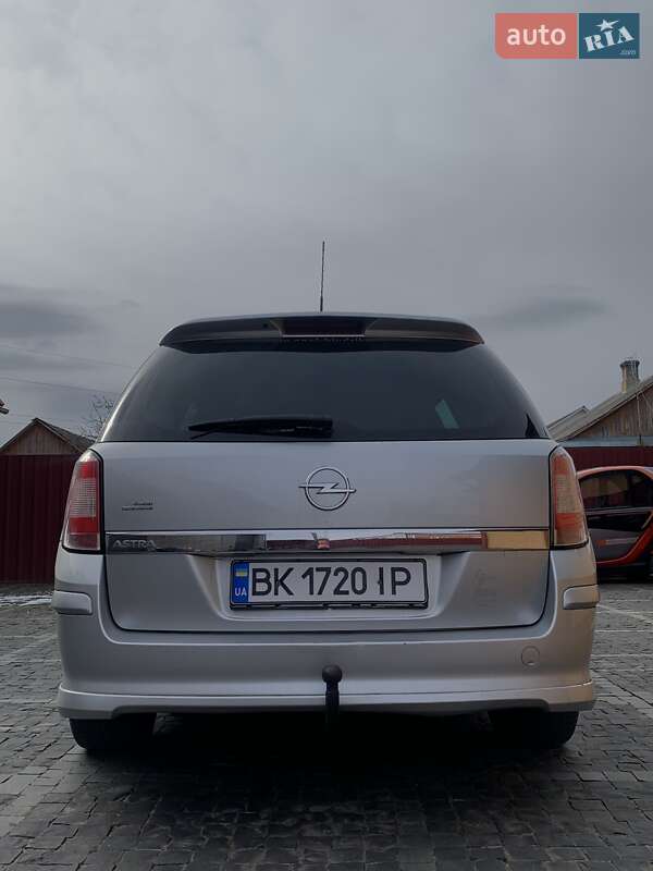 Универсал Opel Astra 2008 в Костополе