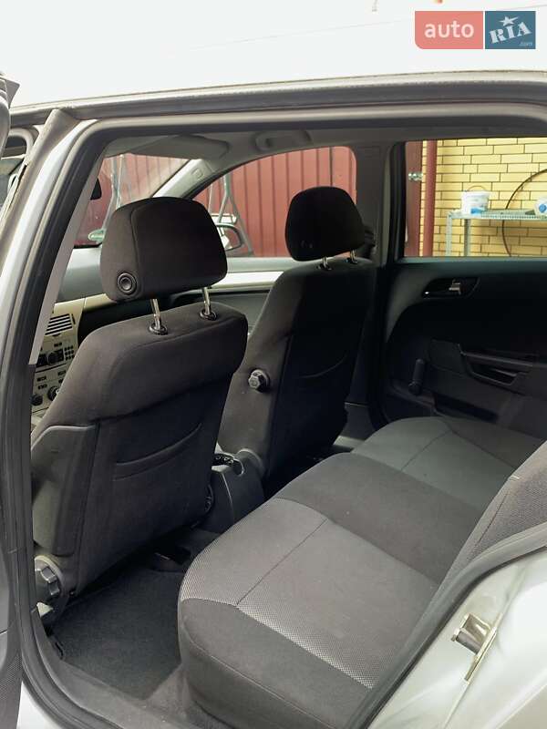 Универсал Opel Astra 2008 в Костополе