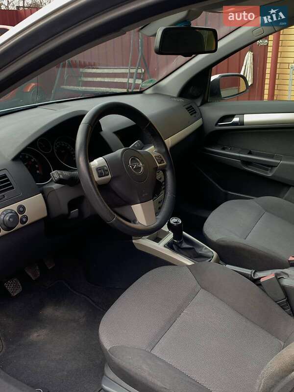 Универсал Opel Astra 2008 в Костополе
