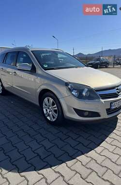 Універсал Opel Astra 2010 в Хусті