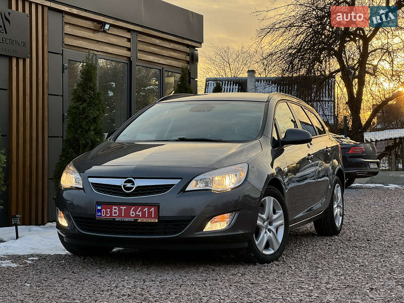 Универсал Opel Astra 2012 в Дрогобыче