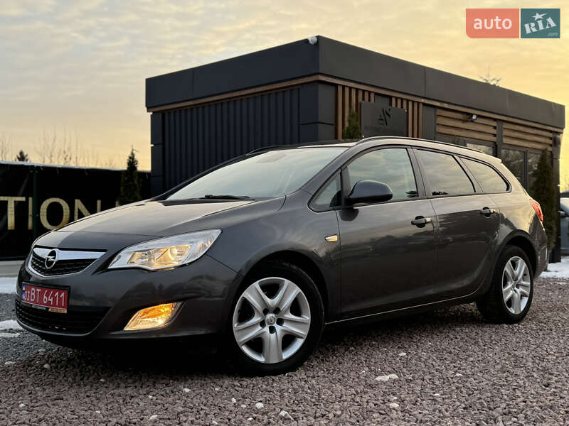 Универсал Opel Astra 2012 в Дрогобыче