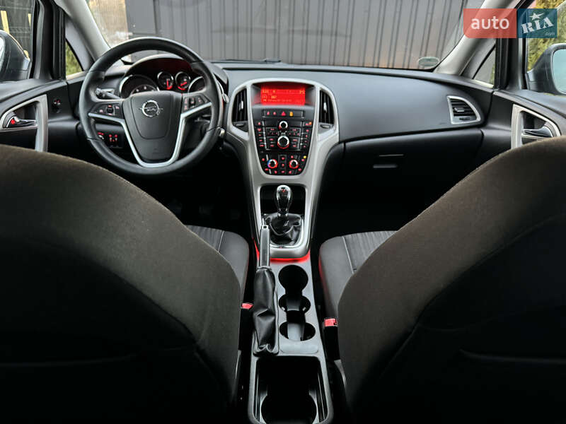 Универсал Opel Astra 2012 в Дрогобыче