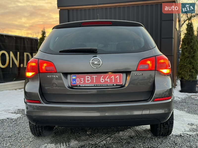 Универсал Opel Astra 2012 в Дрогобыче