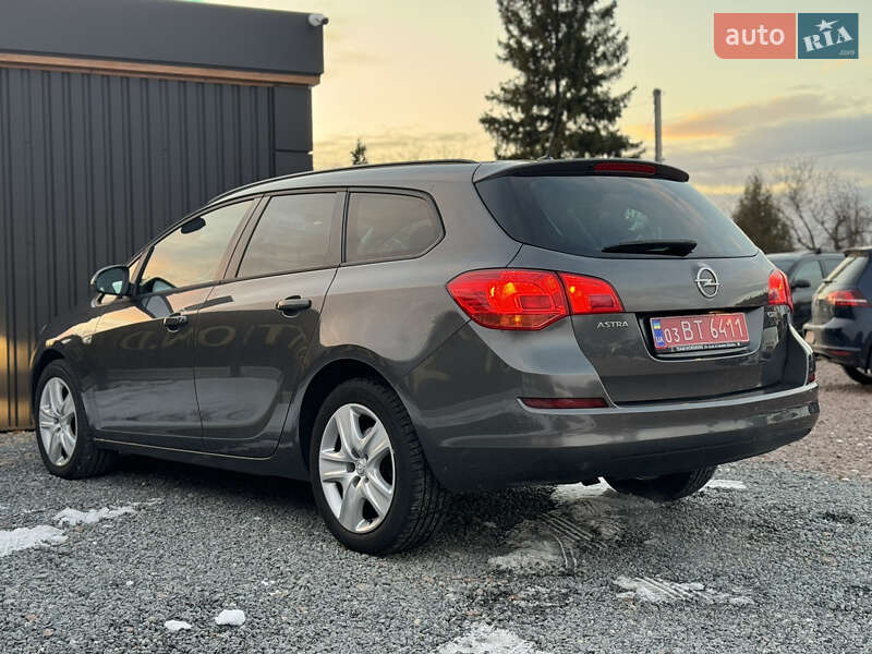 Универсал Opel Astra 2012 в Дрогобыче