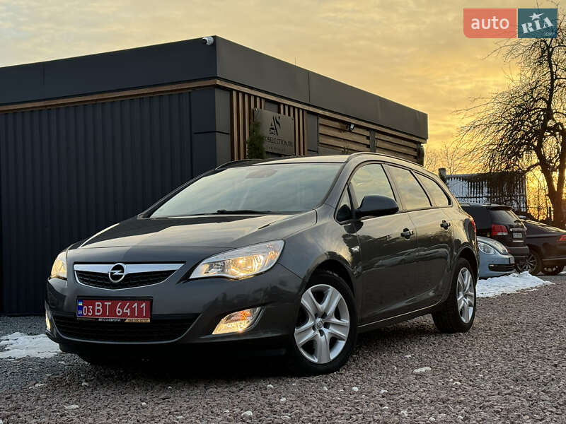 Универсал Opel Astra 2012 в Дрогобыче