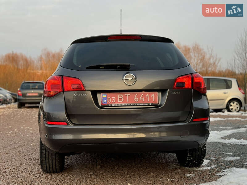 Универсал Opel Astra 2012 в Дрогобыче
