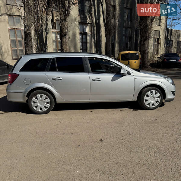 Универсал Opel Astra 2010 в Одессе