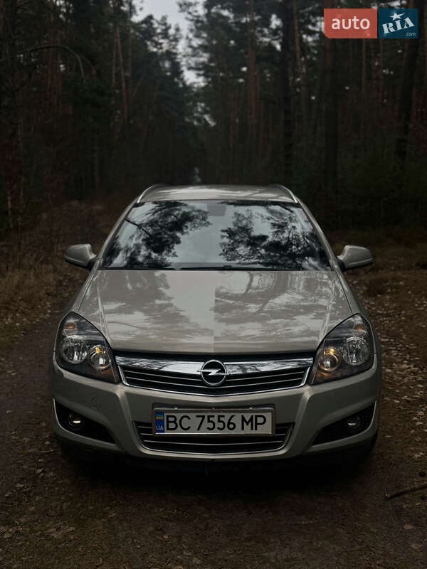 Универсал Opel Astra 2010 в 