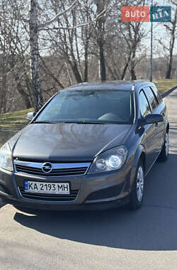 Универсал Opel Astra 2011 в 