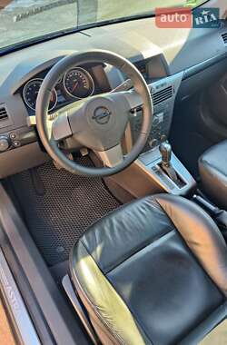 Хэтчбек Opel Astra 2006 в 