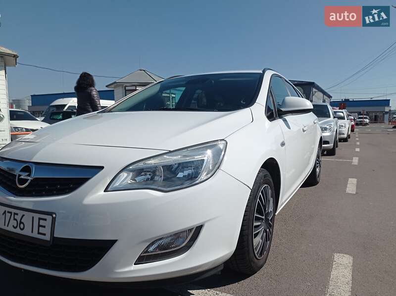 Opel Astra 2011 Opel Astra 2011
