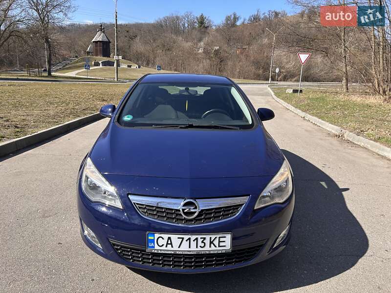 Opel Astra 2011