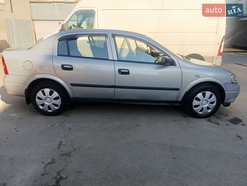 Седан Opel Astra 2007 в Хмельницком