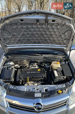 Хэтчбек Opel Astra 2008 в 