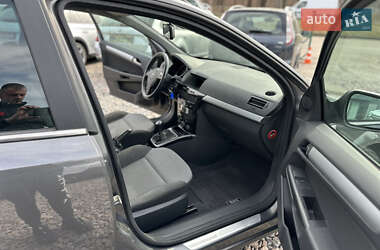 Универсал Opel Astra 2010 в 