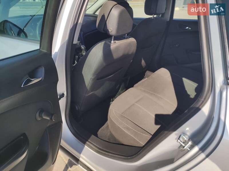 Універсал Opel Astra 2011 в Городку