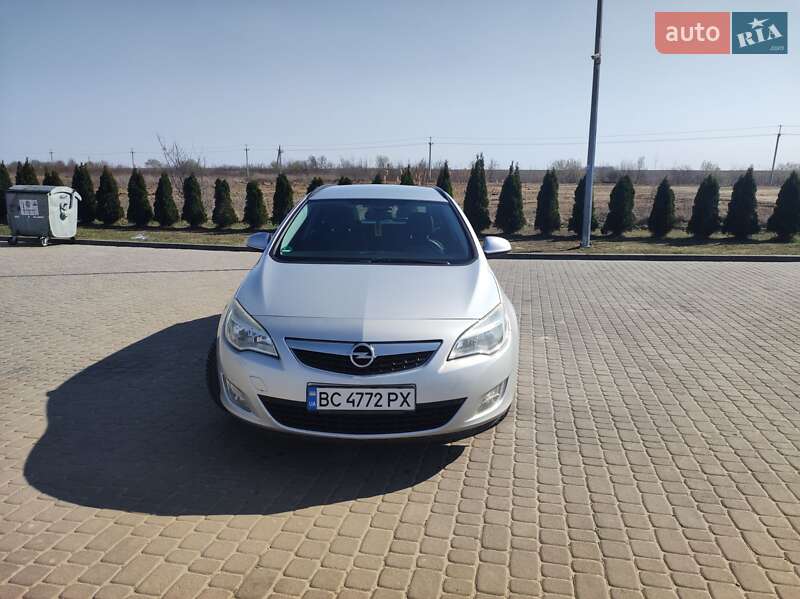 Універсал Opel Astra 2011 в Городку