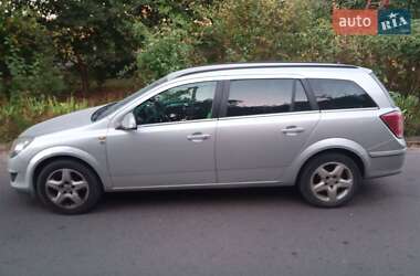 Універсал Opel Astra 2010 в Львові