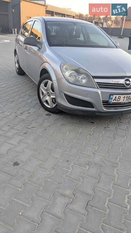 Хэтчбек Opel Astra 2010 в Виннице