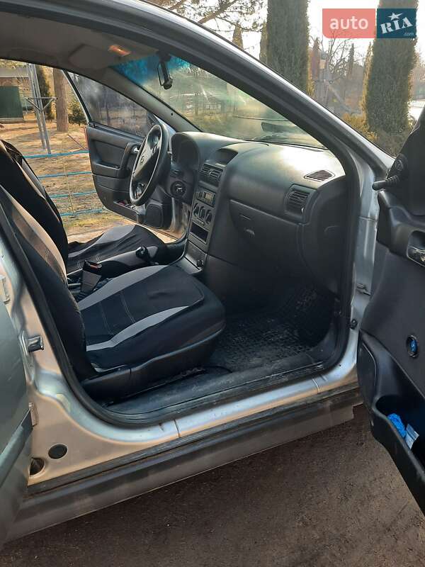 Седан Opel Astra 2005 в Сумах