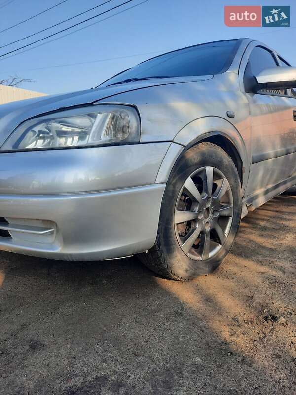 Седан Opel Astra 2005 в Сумах
