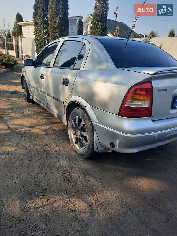 Седан Opel Astra 2005 в Сумах