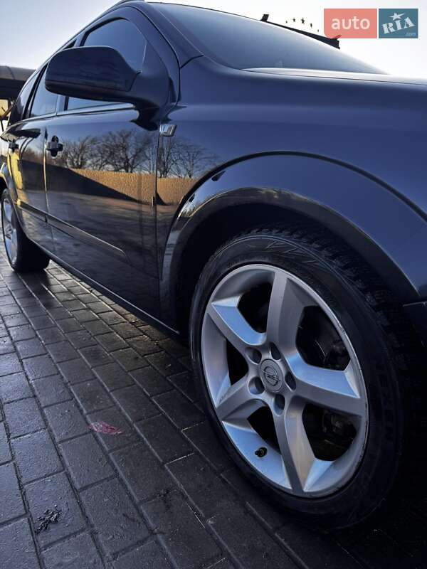 Универсал Opel Astra 2010 в Тернополе