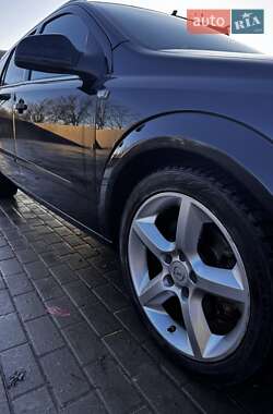 Универсал Opel Astra 2010 в 