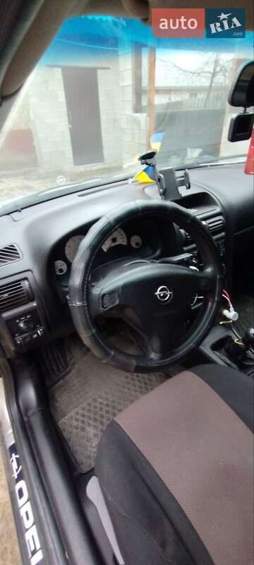 Седан Opel Astra 2005 в Ровно
