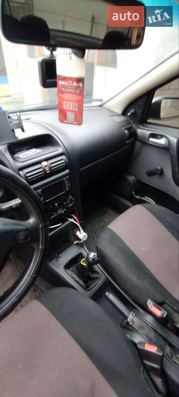 Седан Opel Astra 2005 в Ровно
