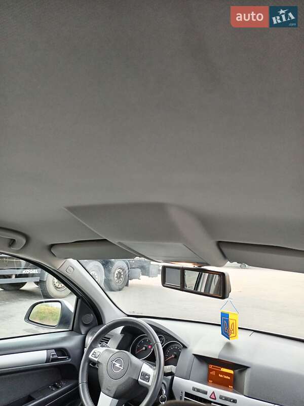 Универсал Opel Astra 2009 в Луцке