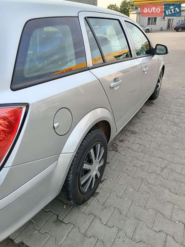 Универсал Opel Astra 2009 в Луцке