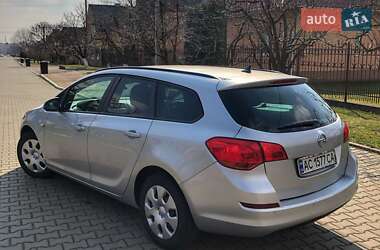 Универсал Opel Astra 2012 в 