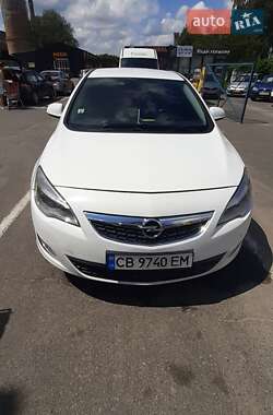 Хэтчбек Opel Astra 2011 в 
