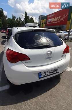 Хэтчбек Opel Astra 2011 в 