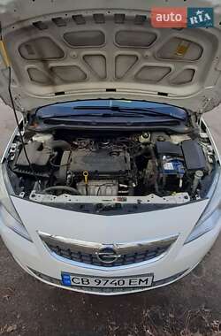 Хэтчбек Opel Astra 2011 в 