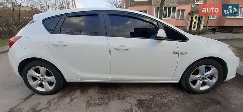 Хэтчбек Opel Astra 2011 в Нежине