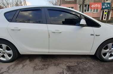 Хэтчбек Opel Astra 2011 в 
