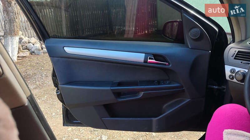 Універсал Opel Astra 2005 в Тернополі