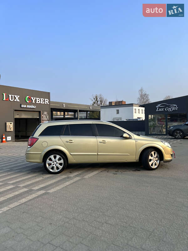 Универсал Opel Astra 2004 в Львове