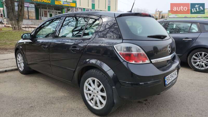 Хетчбек Opel Astra 2007 в Горішніх Плавнях