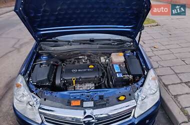 Хэтчбек Opel Astra 2009 в 