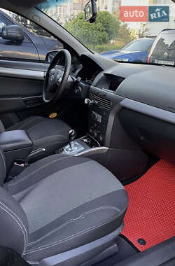 Хэтчбек Opel Astra 2006 в 