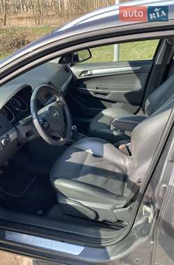 Универсал Opel Astra 2010 в 